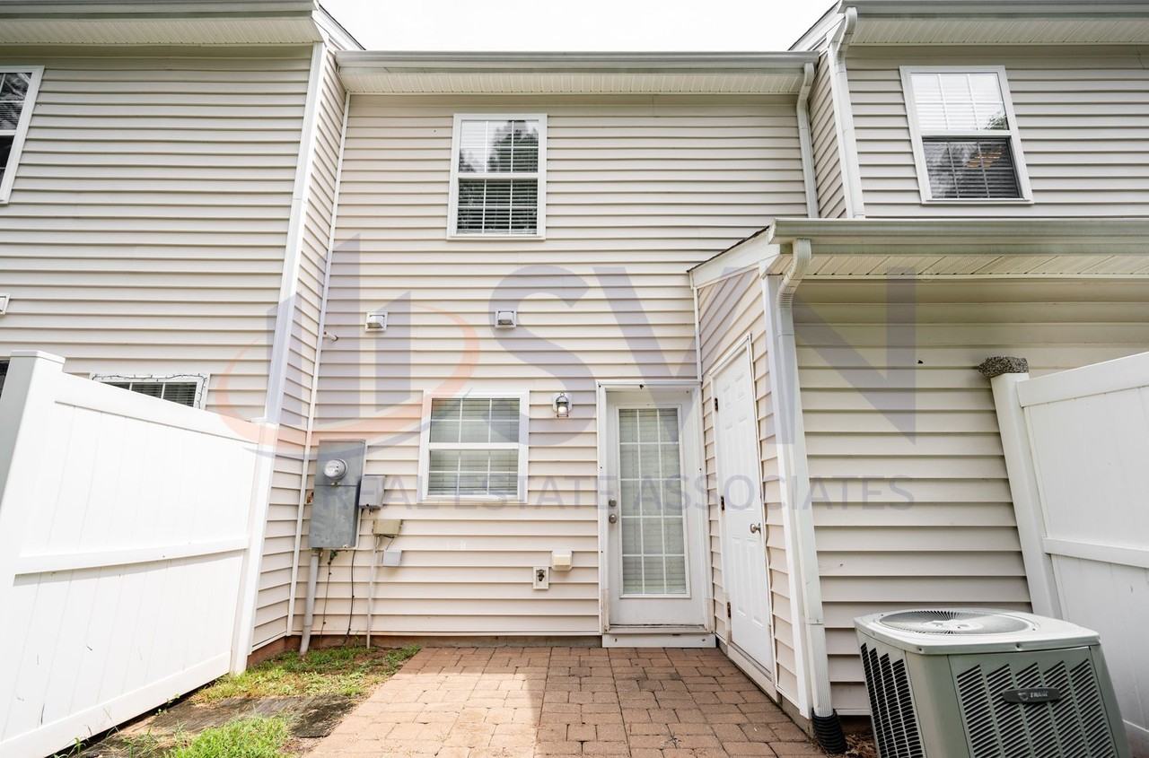 3107 Ivey Wood Ln - Photo 2 of 11