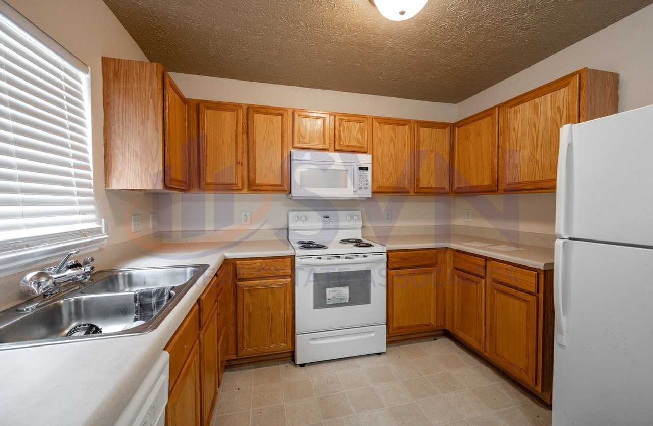 3107 Ivey Wood Ln - Photo 4 of 11