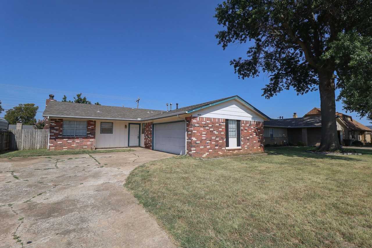 4914 Redbud Dr - Photo 2 of 24