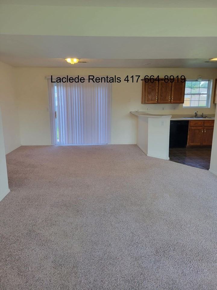 1239 Glenridge St - Photo 3 of 10