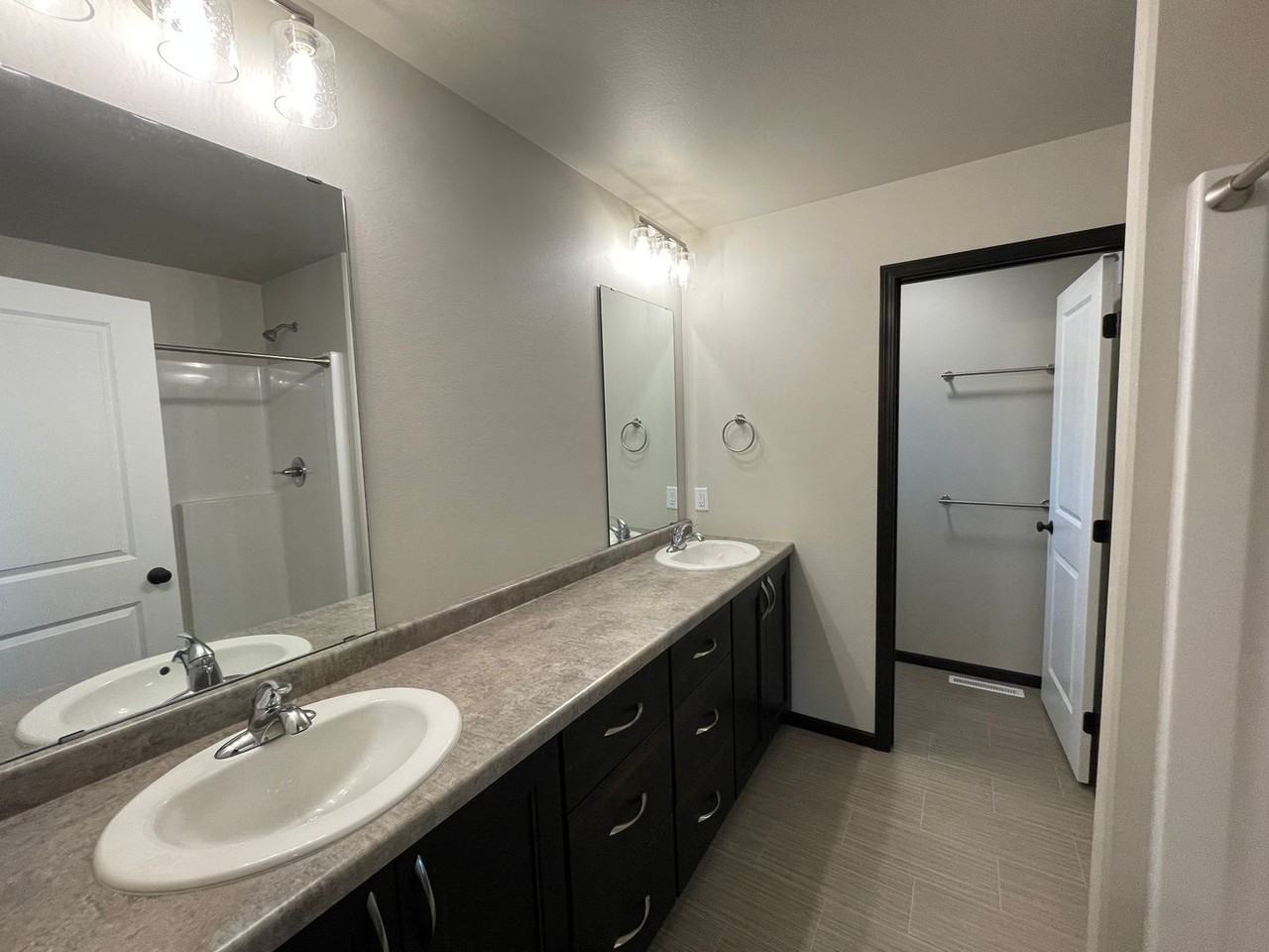 1070 Ashley Dr W - Photo 7 of 29