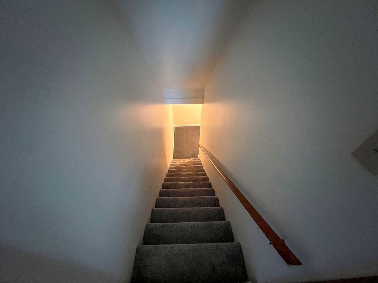 325 Wrexham Ln - Photo 3 of 11