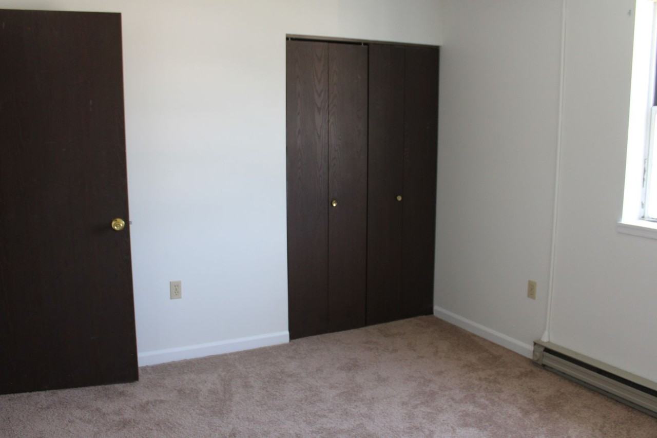 2772 Pineview Dr - Photo 3 of 15