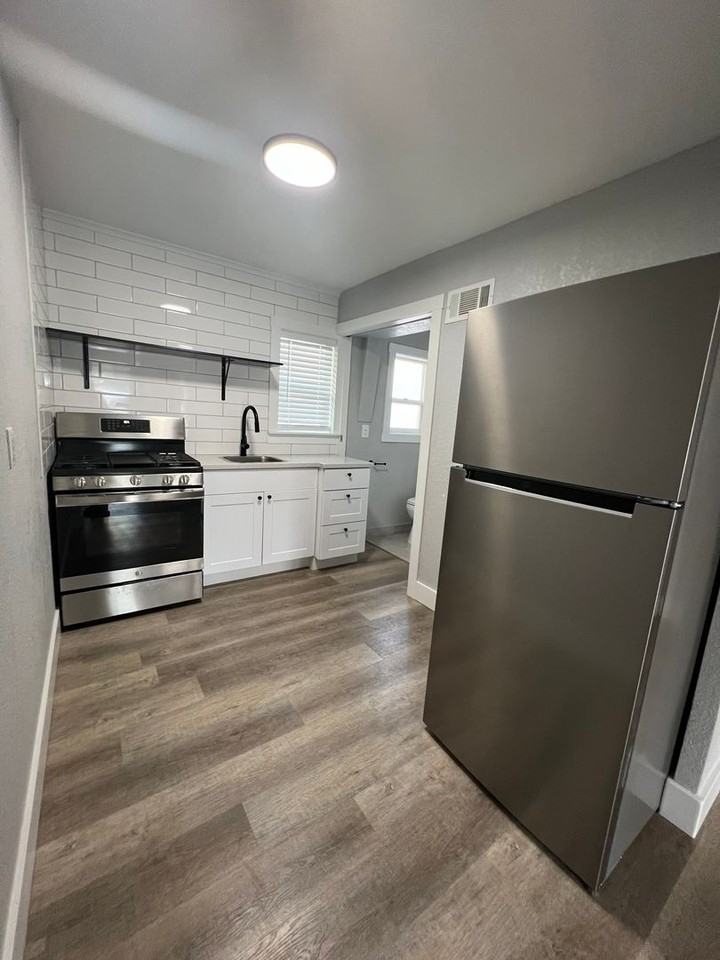 2001 Biehn Street ##05 - Photo 2 of 4