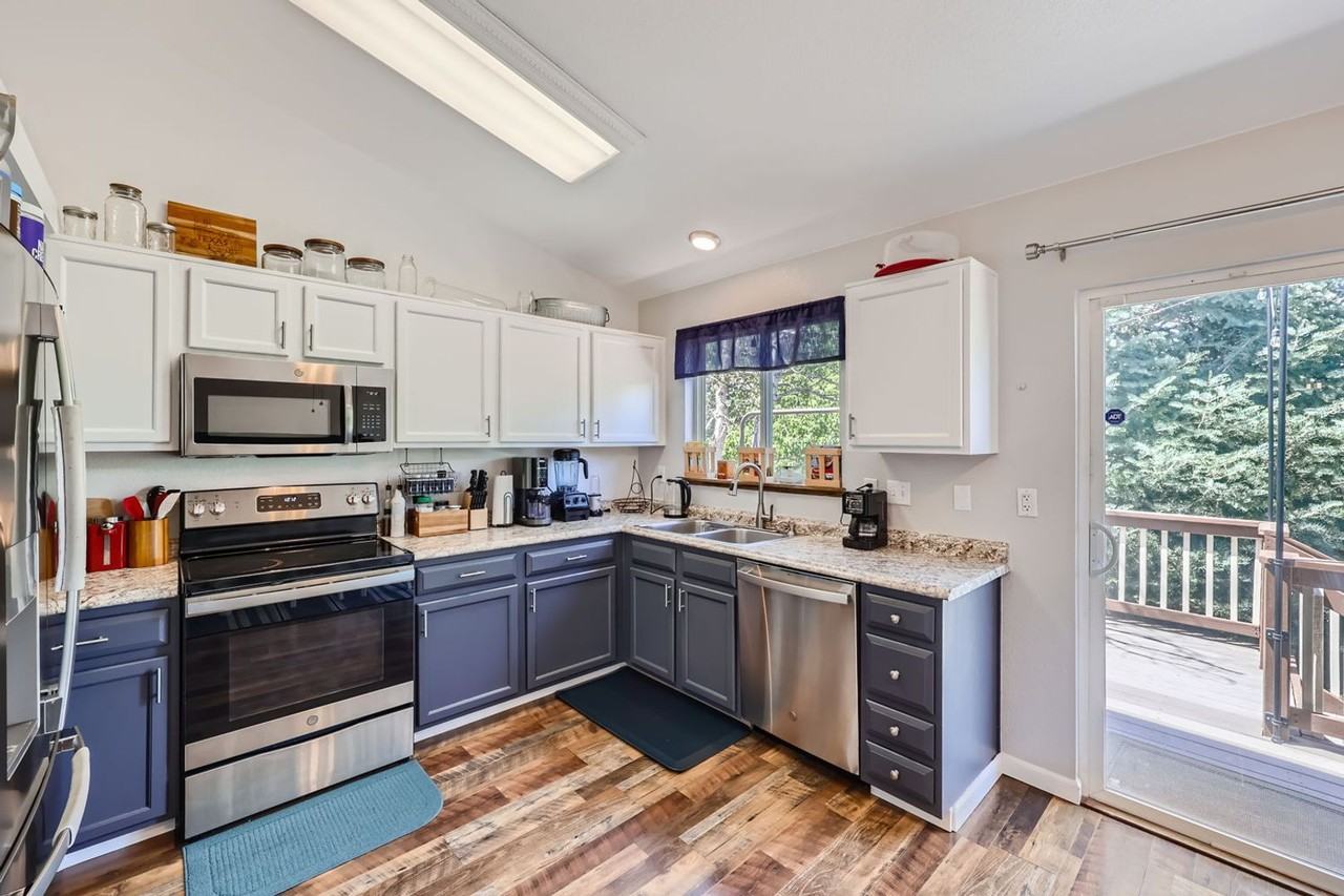 12585 Meadow Bridge Way - Photo 3 of 12