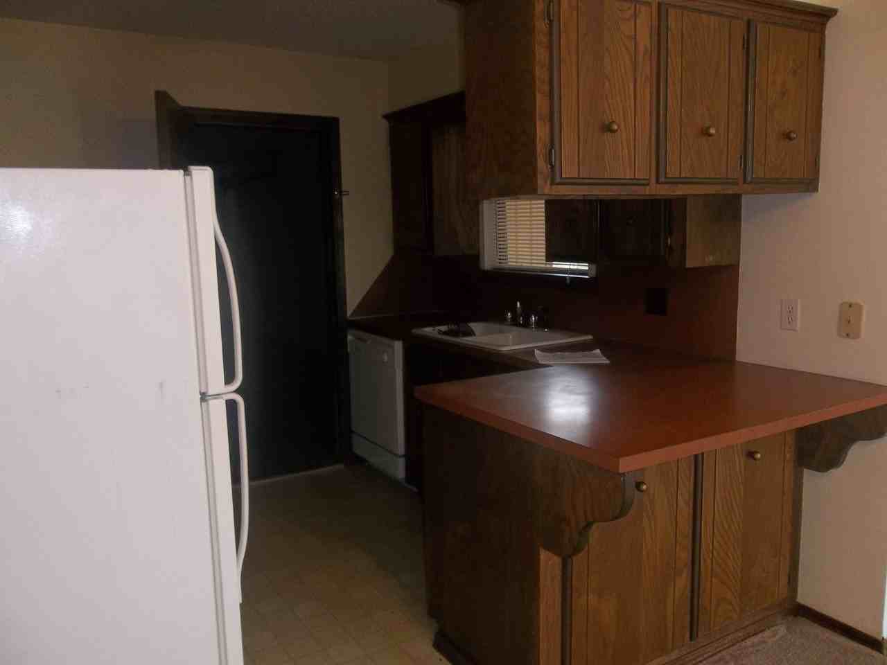 421-423 Britton Ct. - Photo 2 of 13