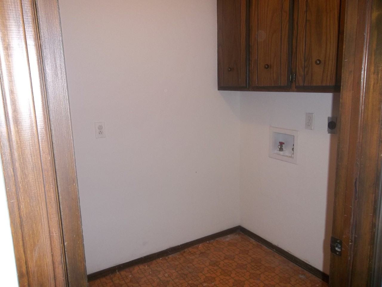 421-423 Britton Ct. - Photo 3 of 13