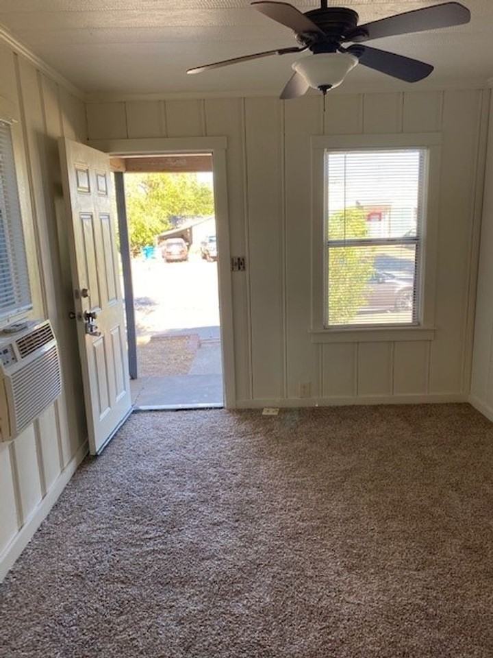 1840 Pleasant St - Photo 3 of 5