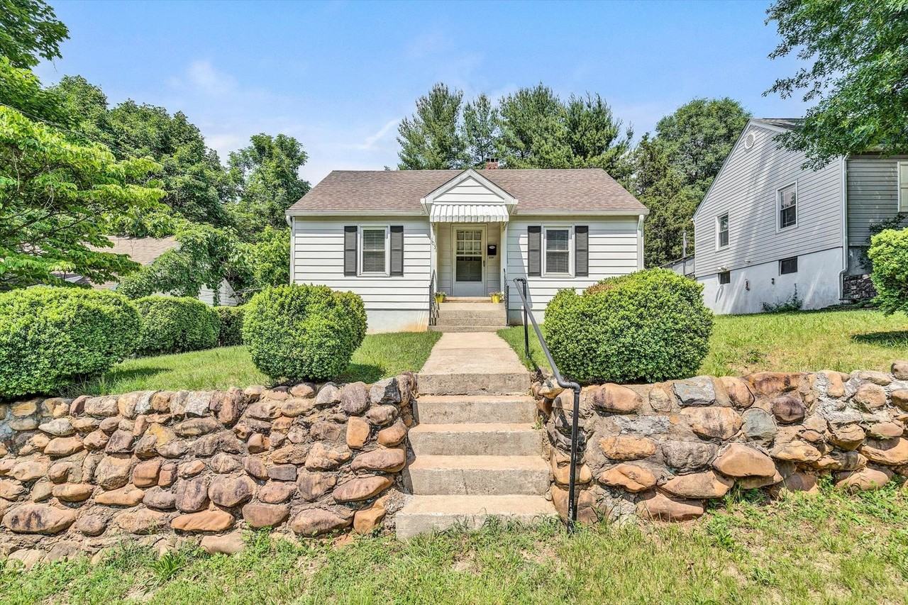 1031 Beechwood Dr Sw - Photo 2 of 32