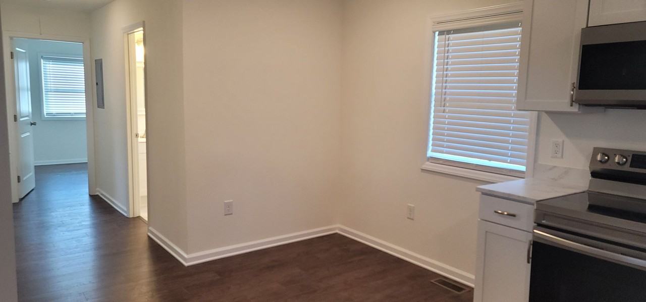 201 E Seawell St - Photo 3 of 11