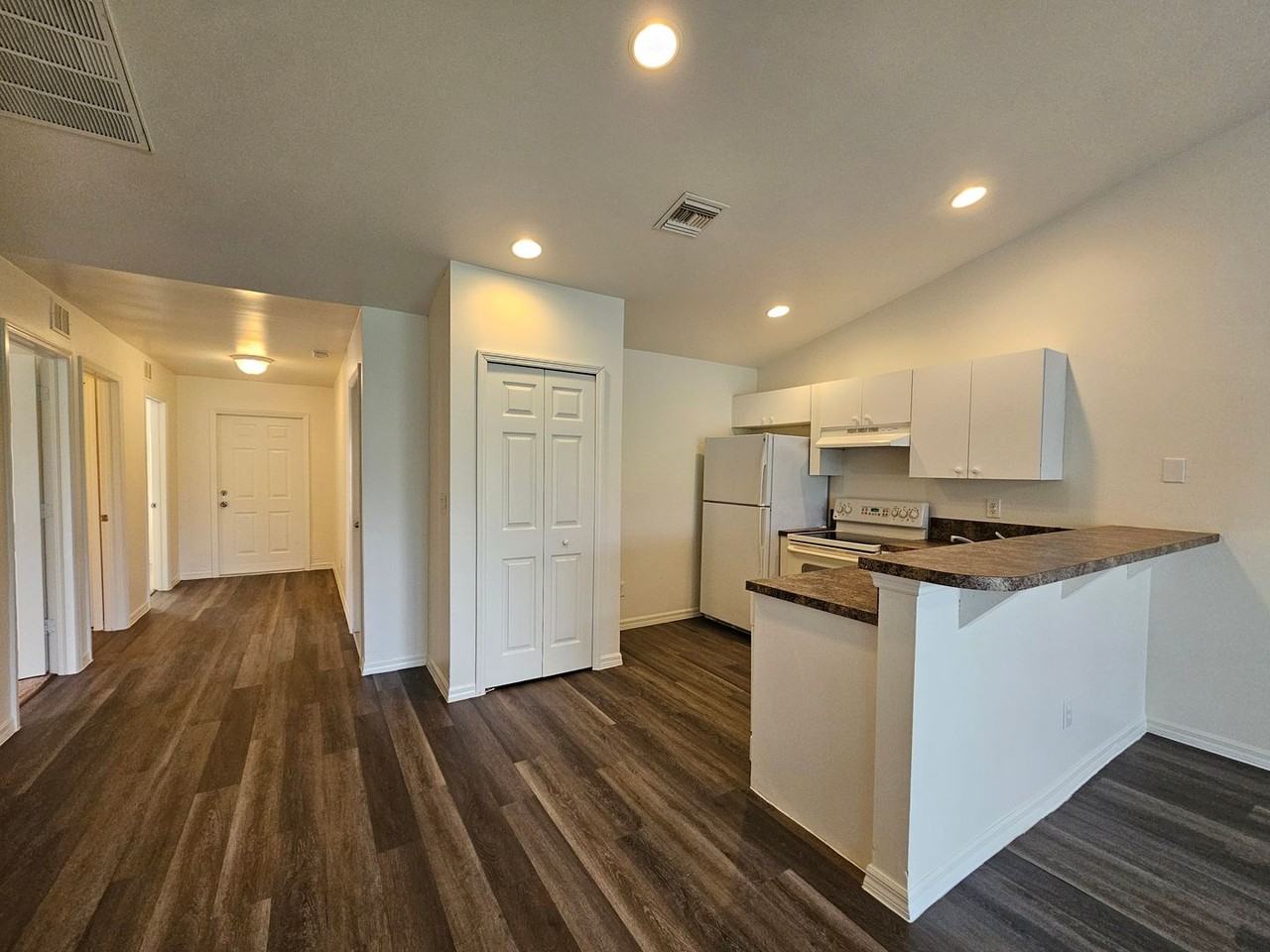 207 Hightower Ave S - Photo 5 of 16
