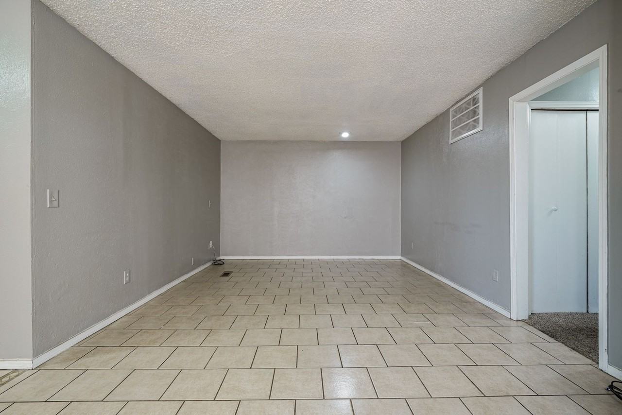 3 bed 2 bath duplex in Midwest City - Photo 3 of 3