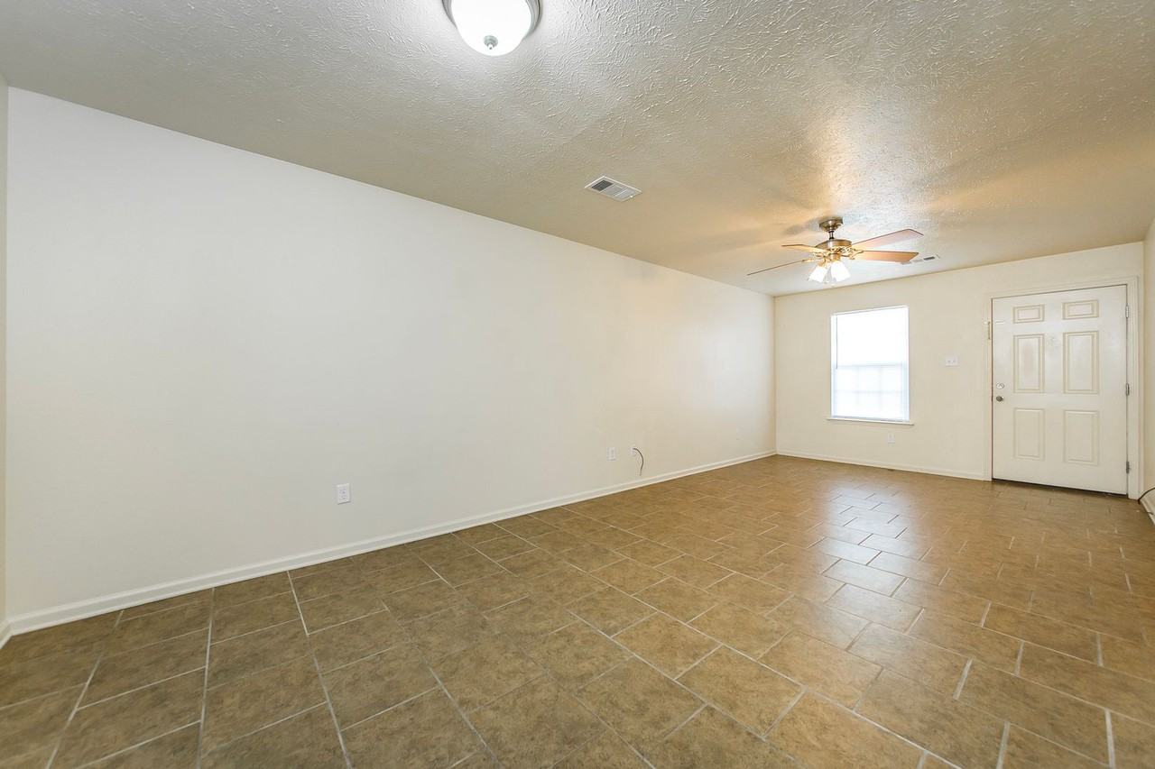 2 Bedroom 2 Bath Apartment - Photo 3 of 23