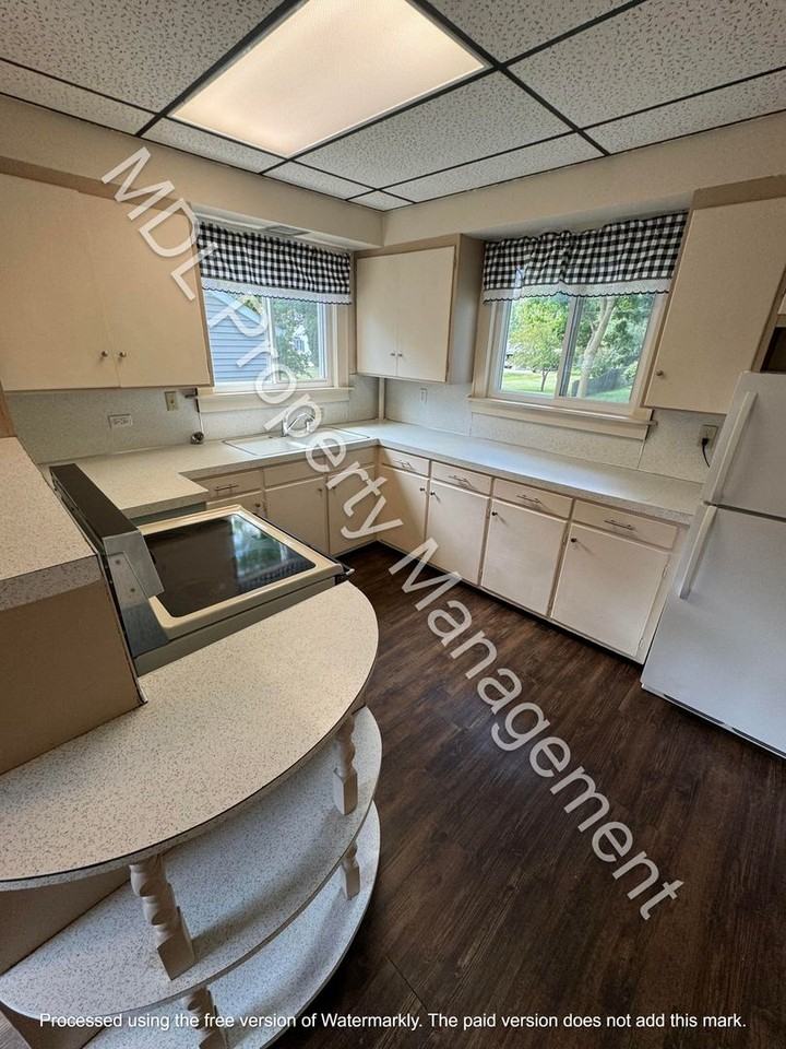 300 E Pearl - Photo 2 of 8