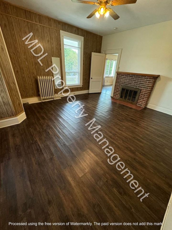 300 E Pearl - Photo 3 of 8