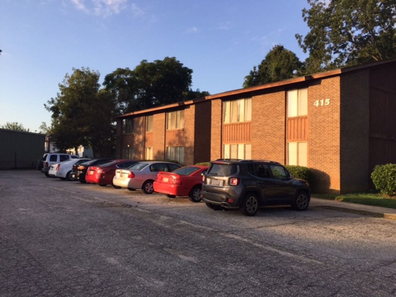 Laurel Street Apartments - Photo 7 of 18