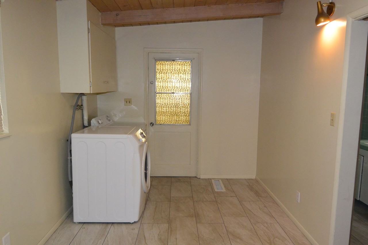 108 N Crenshaw St - Photo 6 of 18