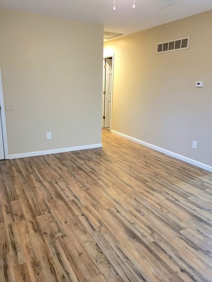 47 Iris Ave - Photo 3 of 17