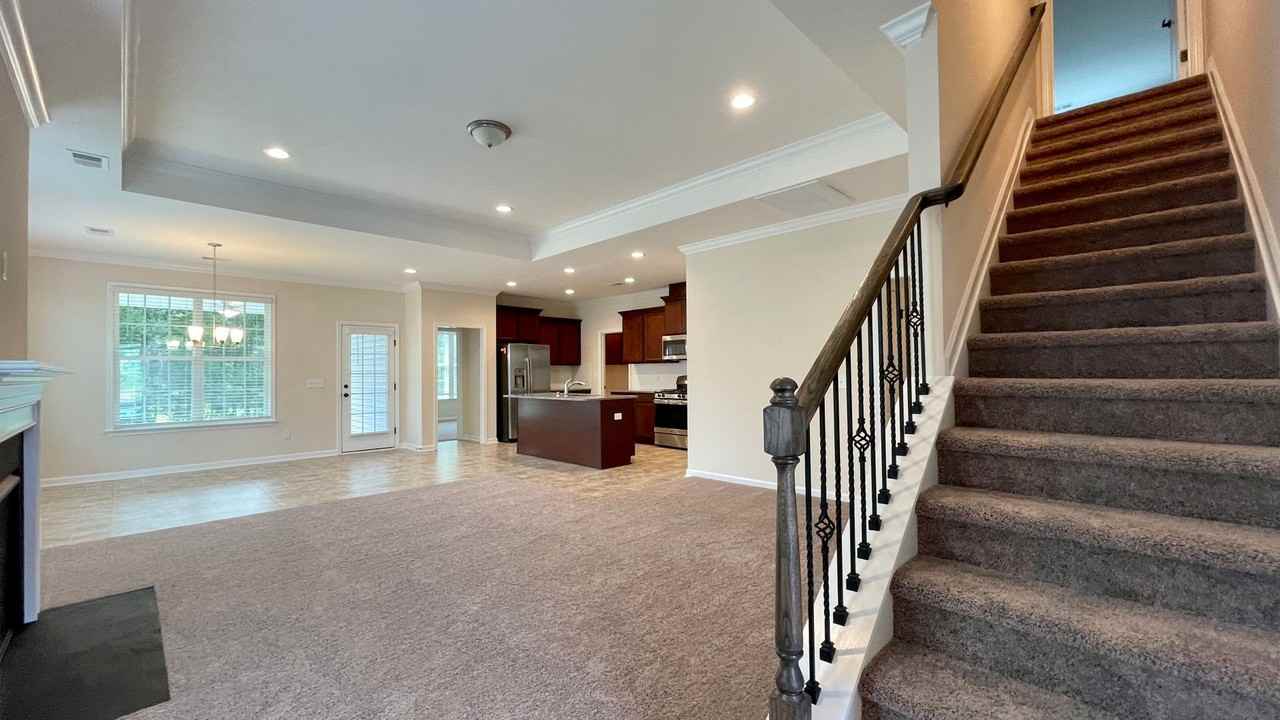 303 Starling Ave - Photo 2 of 39