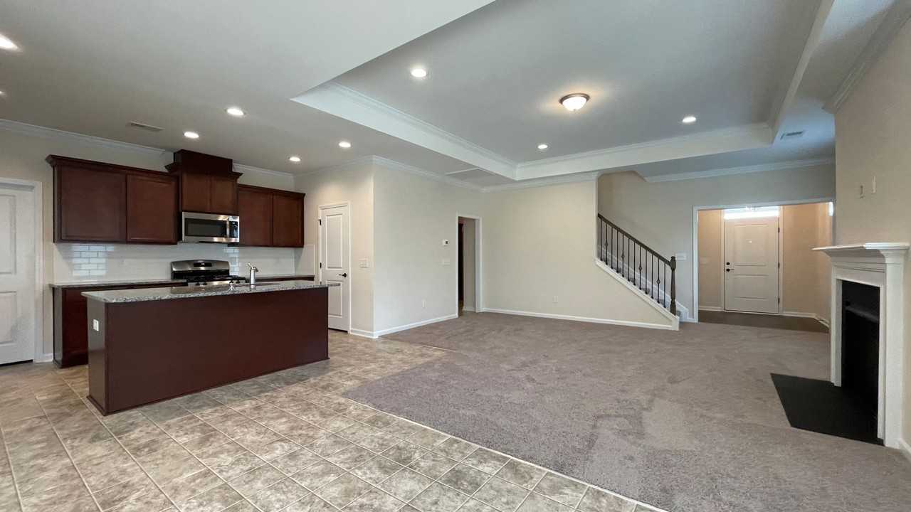 303 Starling Ave - Photo 7 of 39