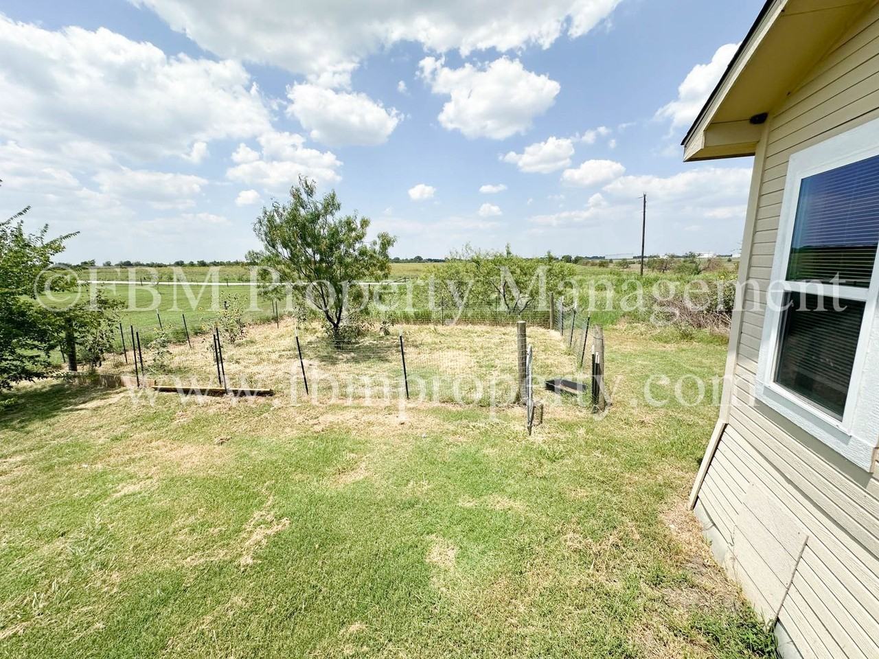 241 W Harris Rd - Photo 3 of 20