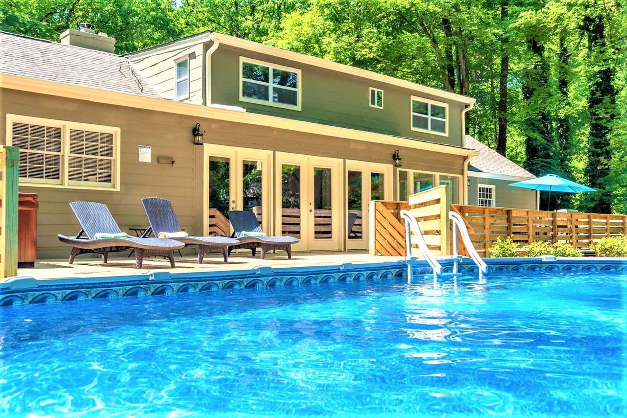 2885 Duke of Gloucester Street - Photo 3 of 50