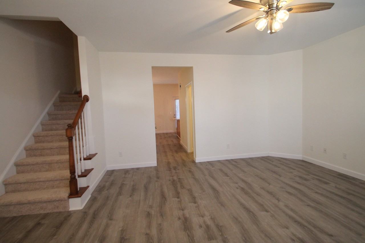 125 Charterhouse Ln - Photo 3 of 37