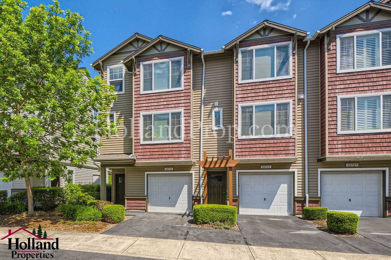 10733 Ne Gateway Pl - Photo 2 of 28