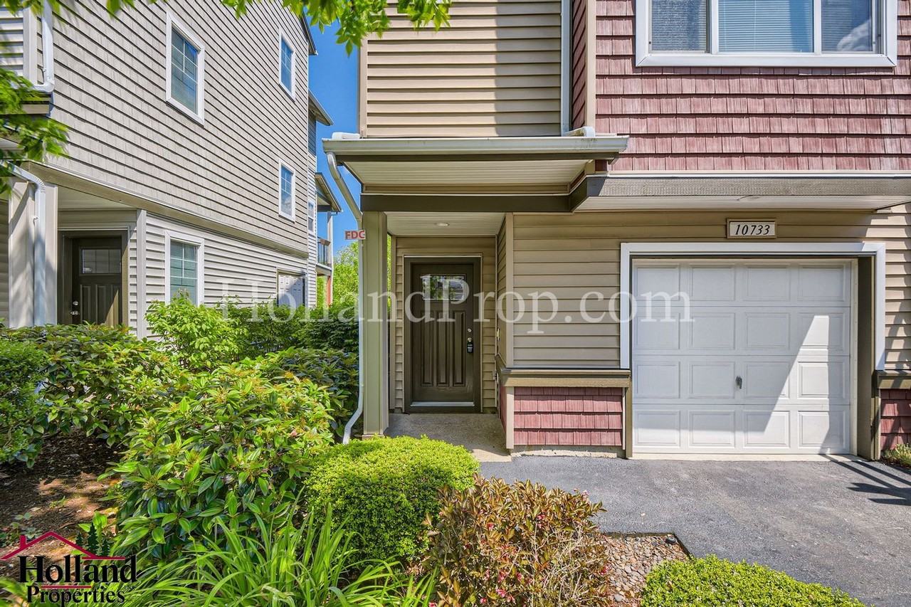 10733 Ne Gateway Pl - Photo 3 of 28