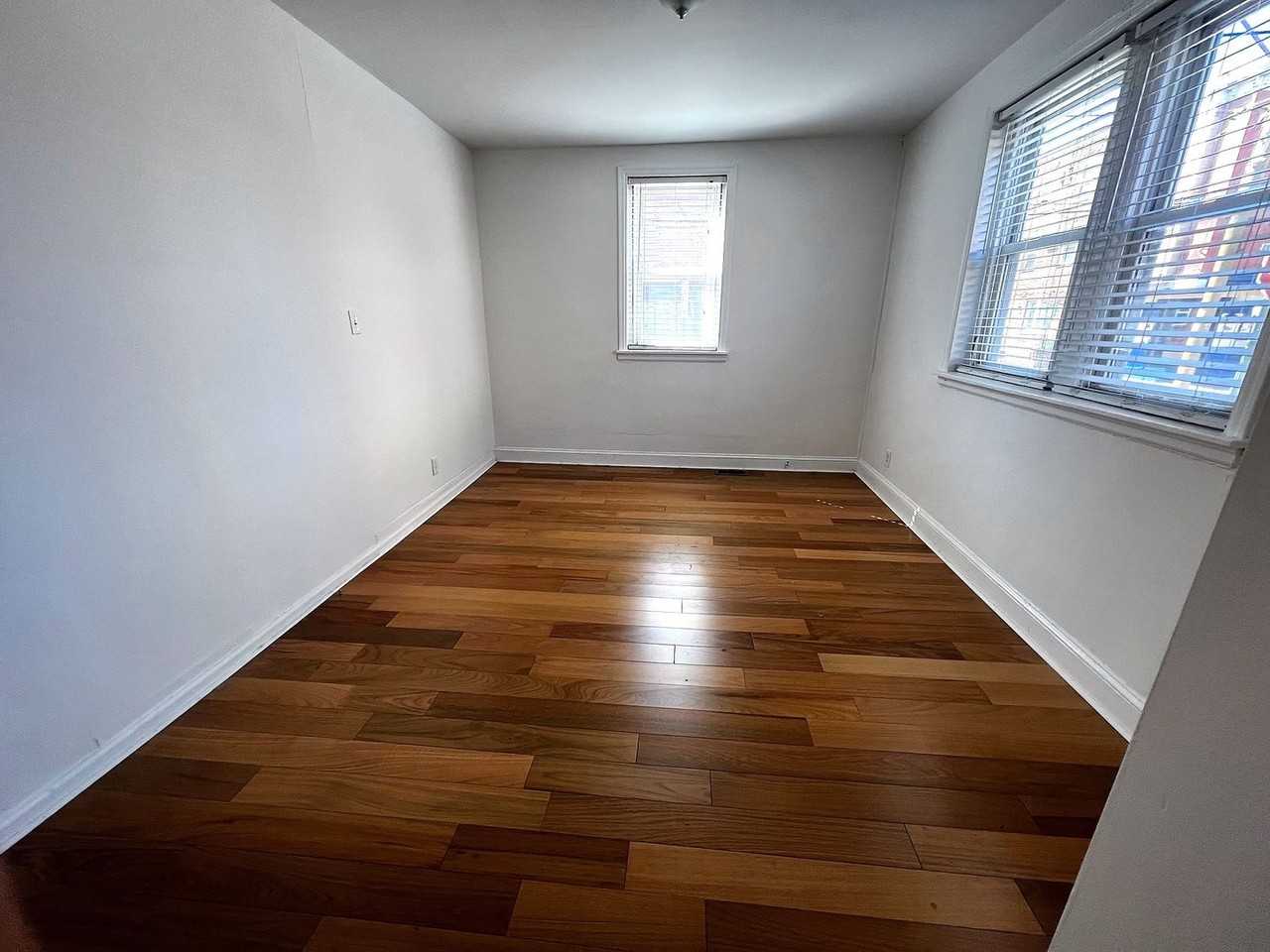 1633 S 6th St - Photo 6 of 9