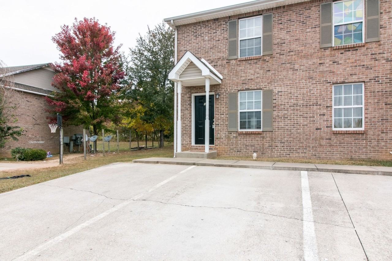 809 Oak Arbor For Rent - Photo 2 of 25