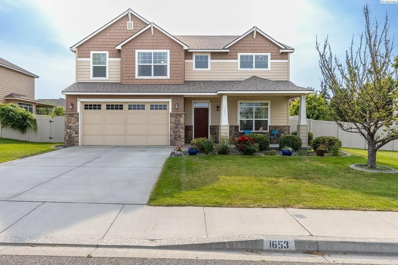 1653 Brantingham Rd - Photo 2 of 37