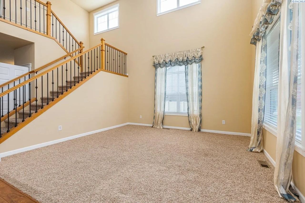 1653 Brantingham Rd - Photo 4 of 37