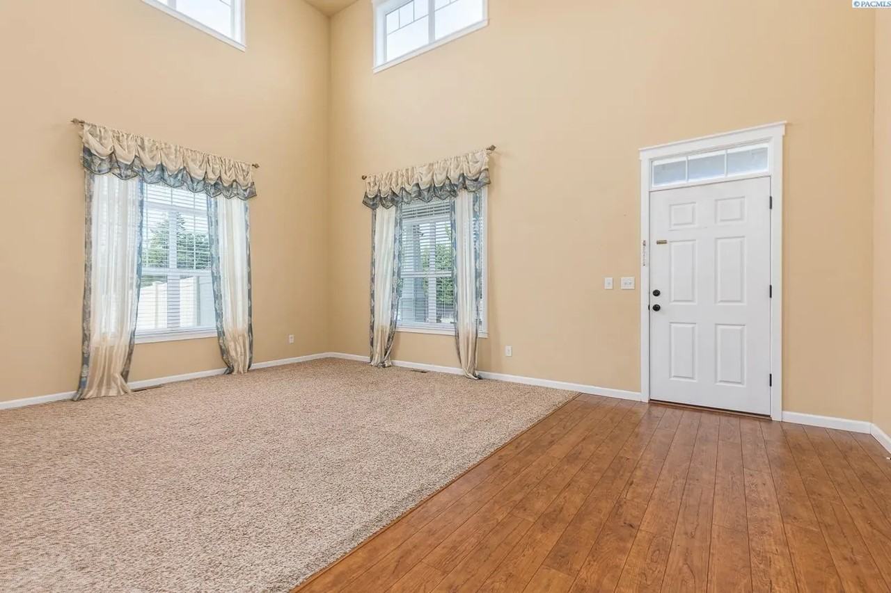 1653 Brantingham Rd - Photo 5 of 37