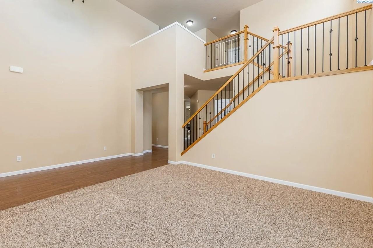 1653 Brantingham Rd - Photo 6 of 37