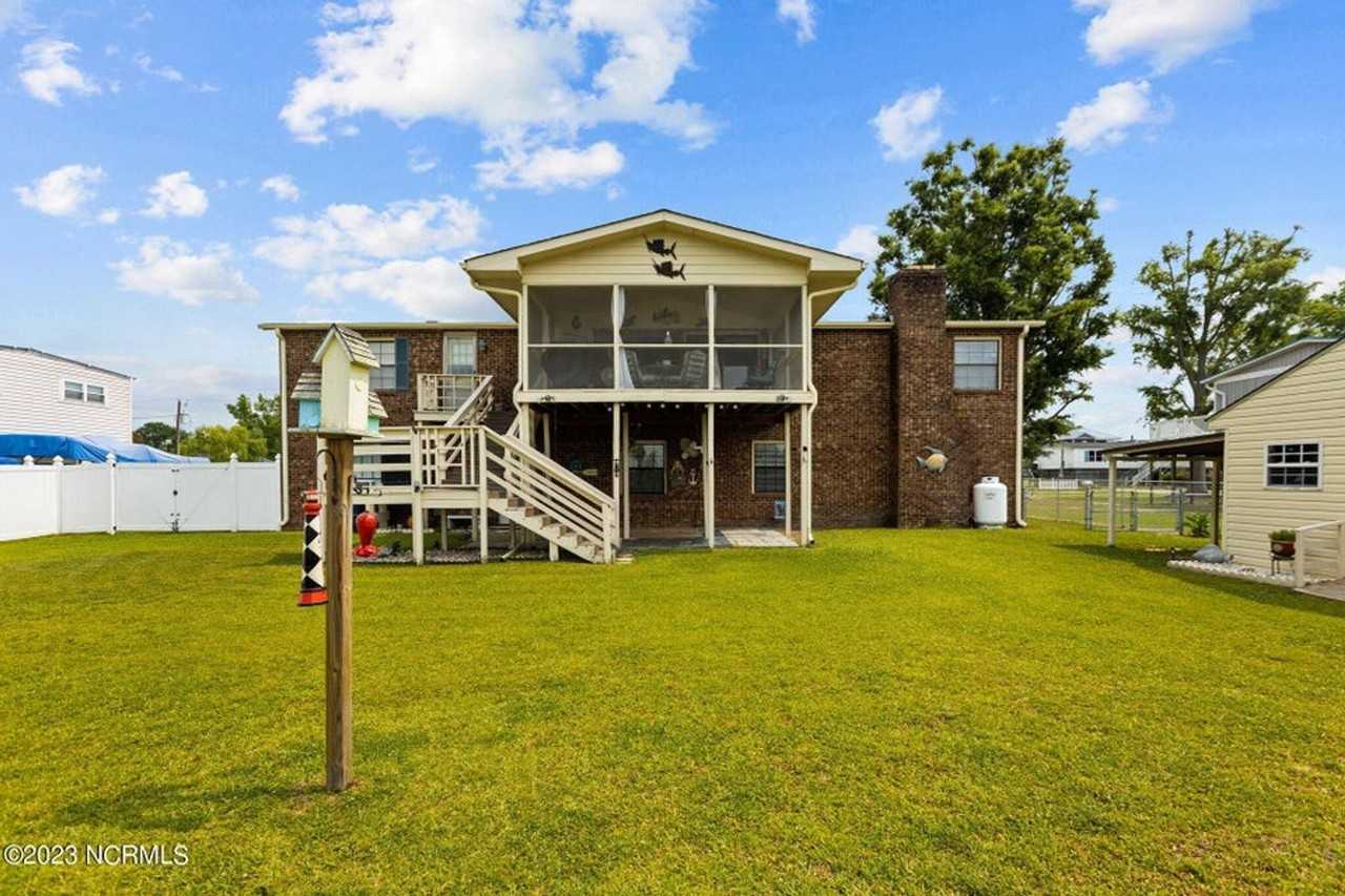 68 Blackbird Lane - Photo 3 of 47