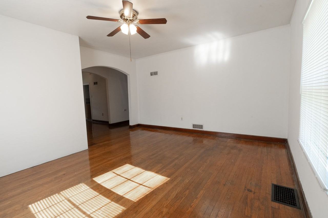 415 N 8th St - Photo 2 of 20