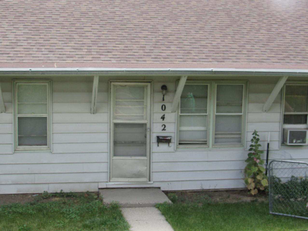 1042 S Nebraska Ave - Photo 2 of 12