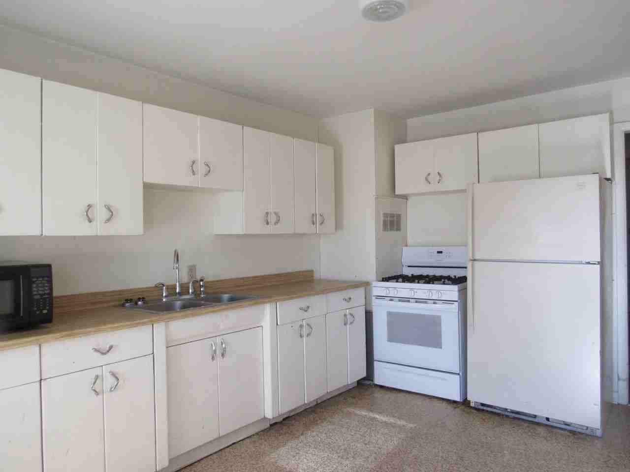 1042 S Nebraska Ave - Photo 6 of 12