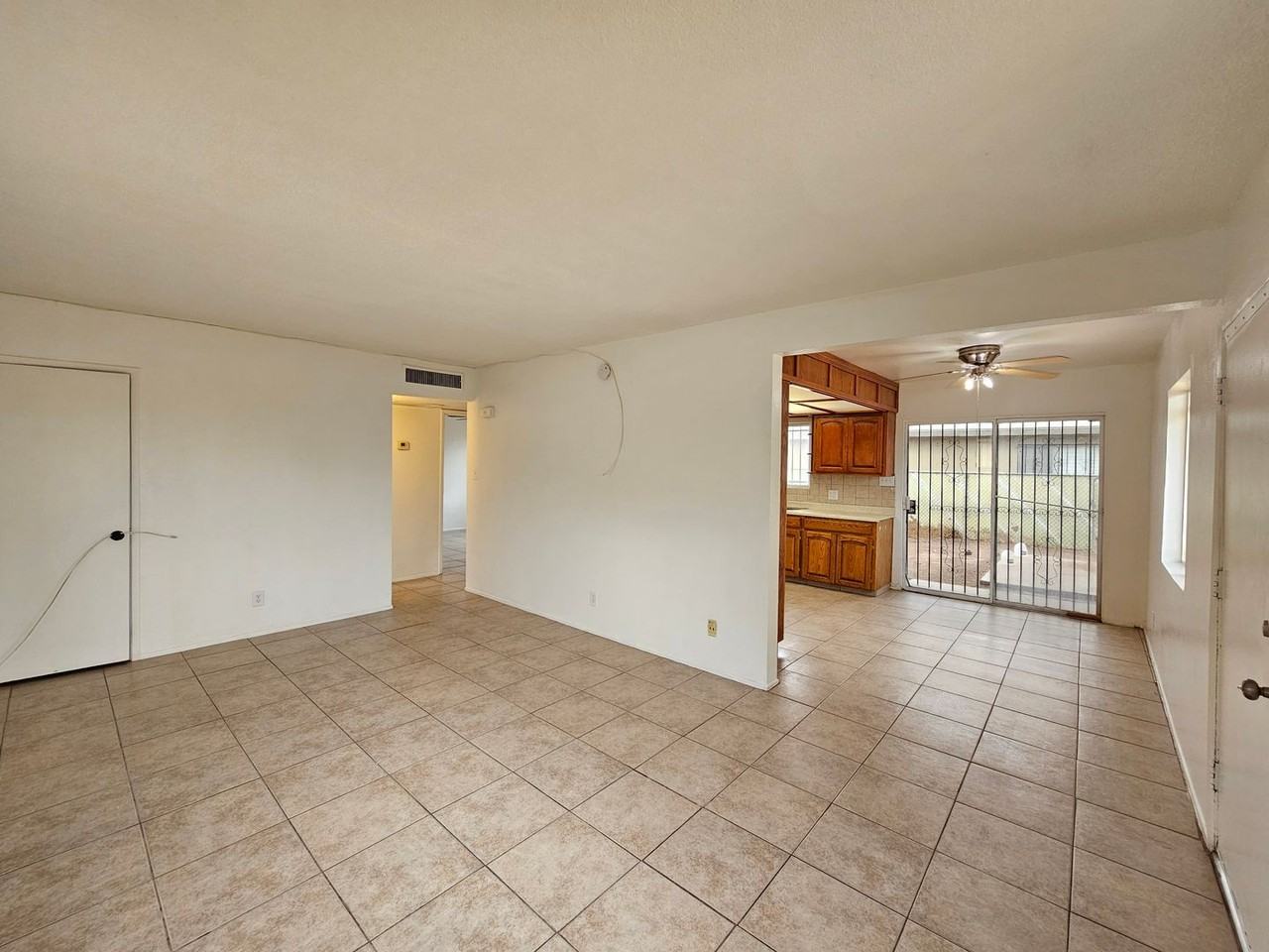 270 Maple Ave - Photo 4 of 12