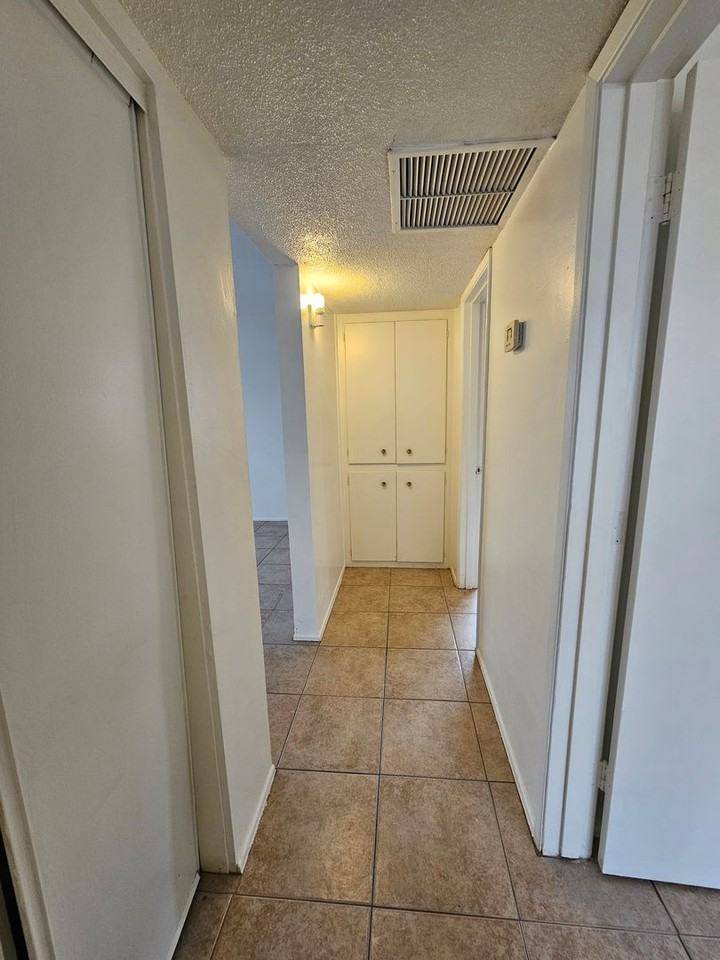 270 Maple Ave - Photo 5 of 12