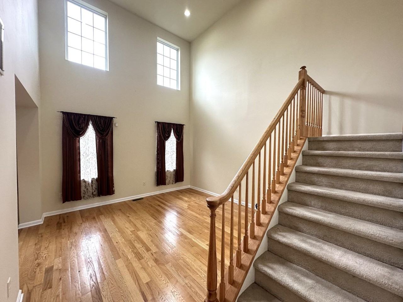 801 Juniper Ct - Photo 2 of 19