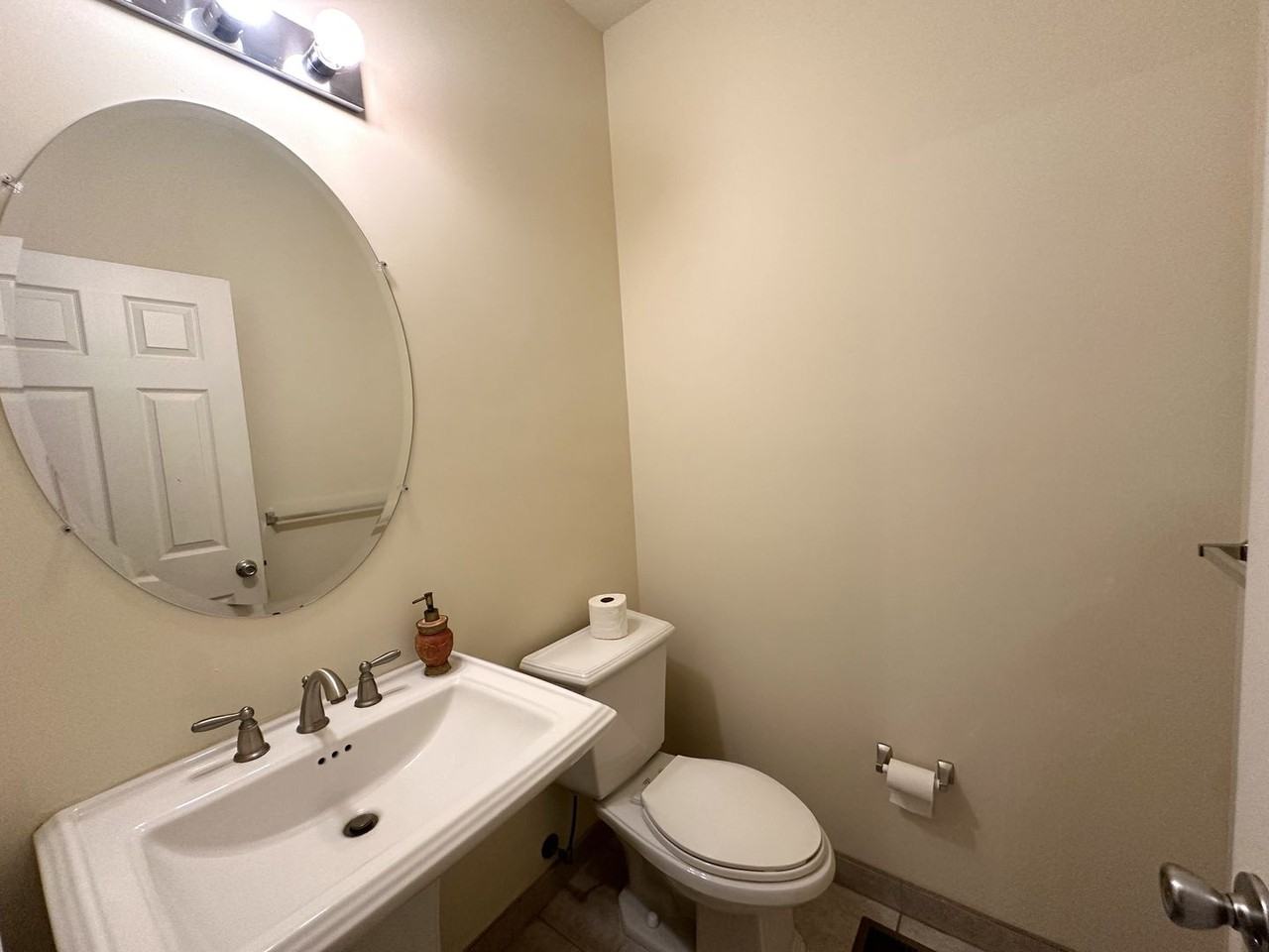 801 Juniper Ct - Photo 7 of 19