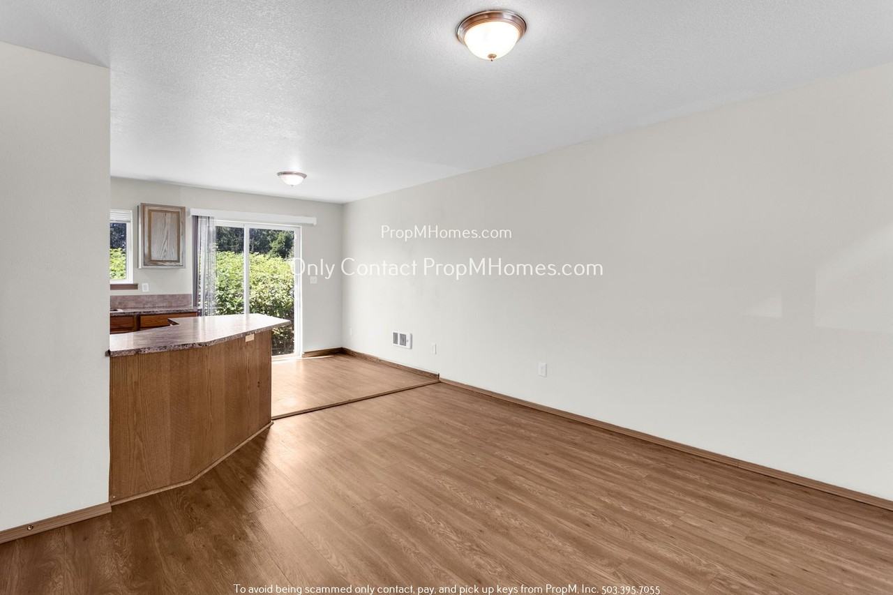 SE 90th Place - Photo 3 of 20