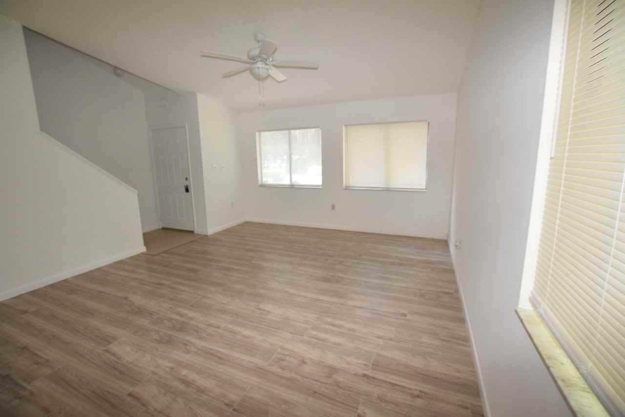910 Sumter St - Photo 5 of 23