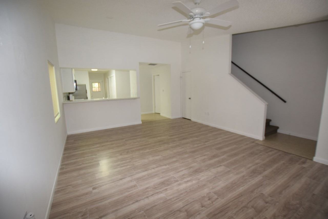 910 Sumter St - Photo 6 of 23