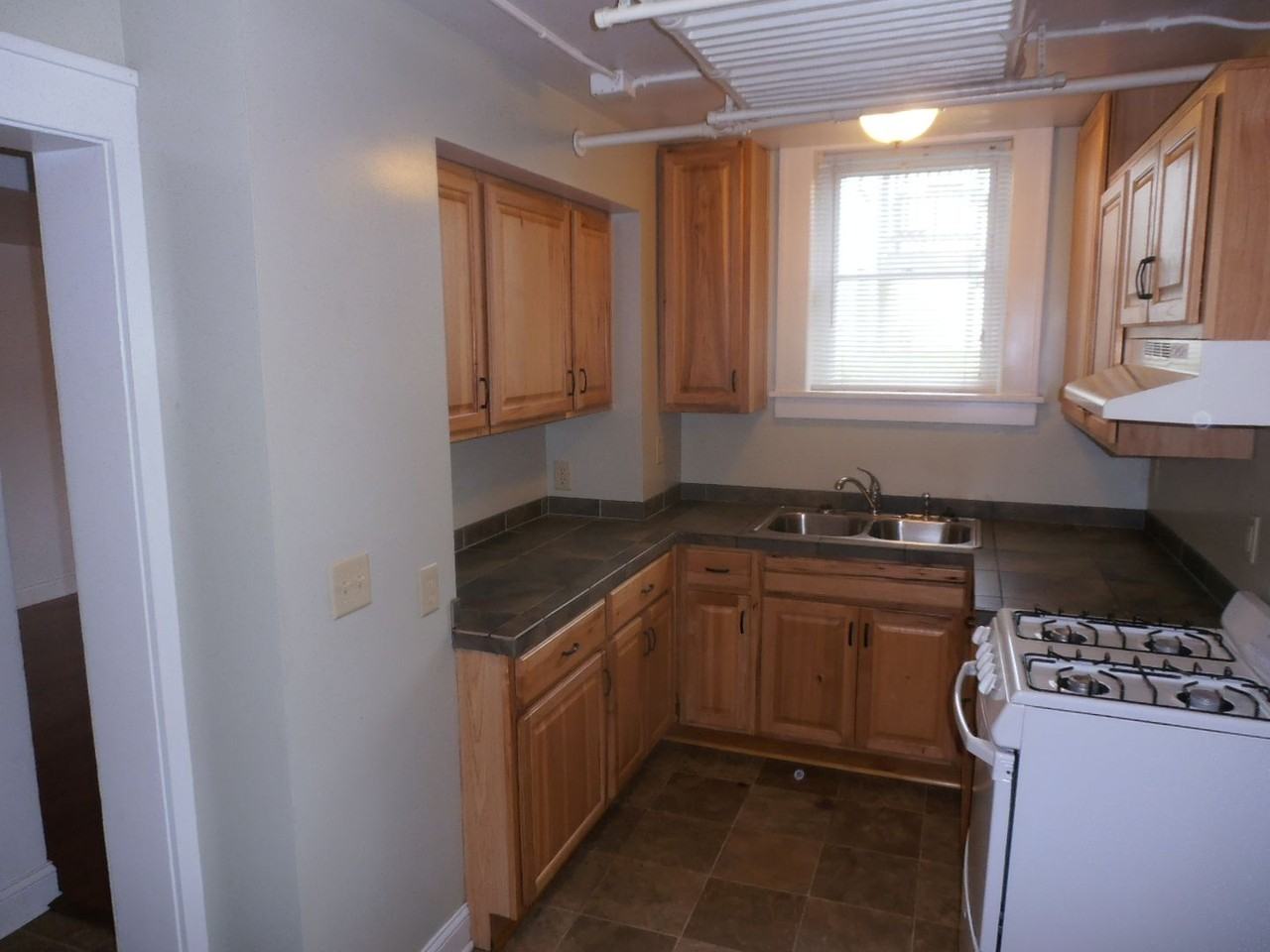 1635 Sherburne Ave - Photo 2 of 29