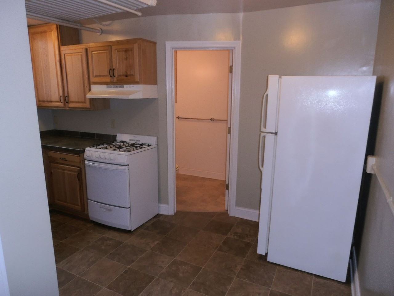 1635 Sherburne Ave - Photo 4 of 29