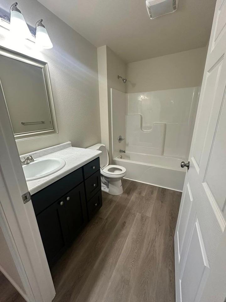 402 Brock Ave - Photo 5 of 6