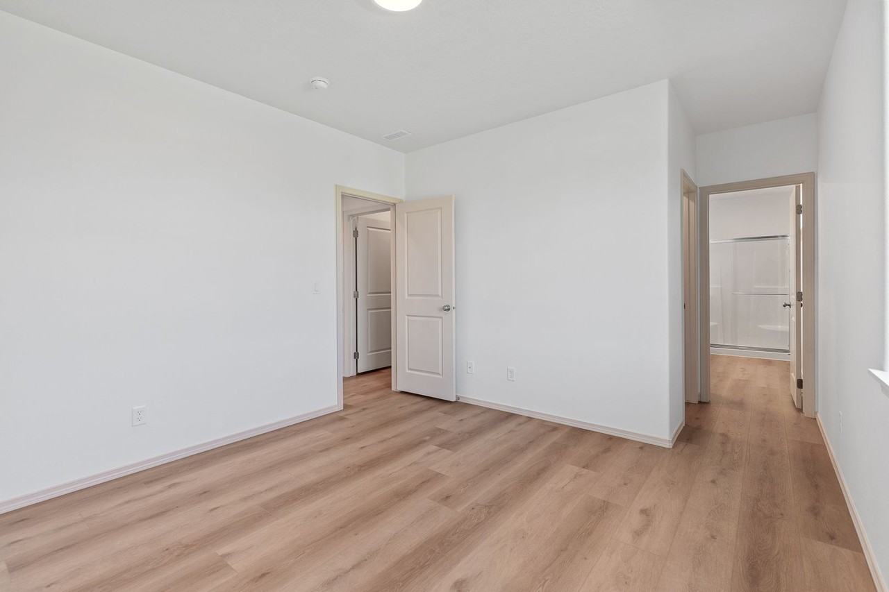 12941 N Genesis Blvd - Photo 3 of 20